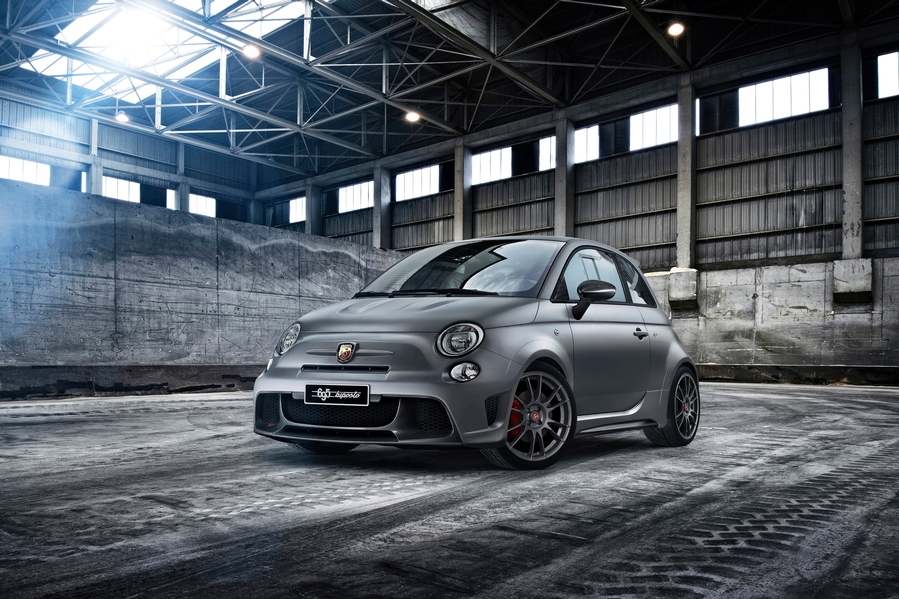 immagine automobile abarth 695